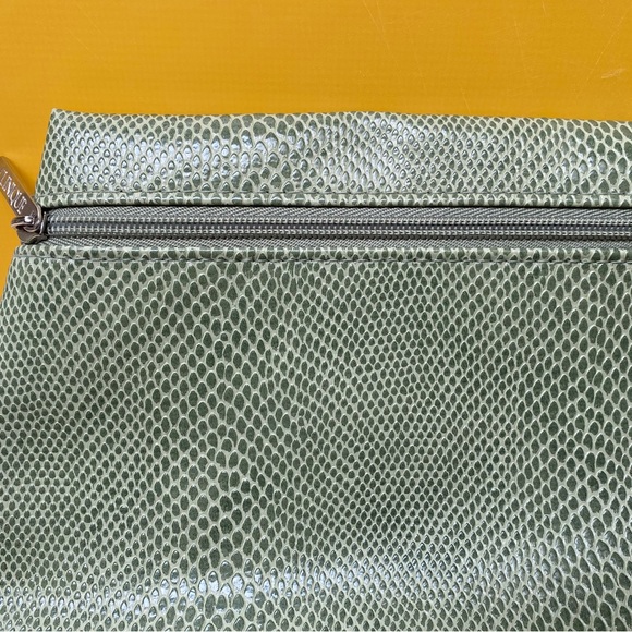 Clinique faux snake bag set - Picture 2 of 5